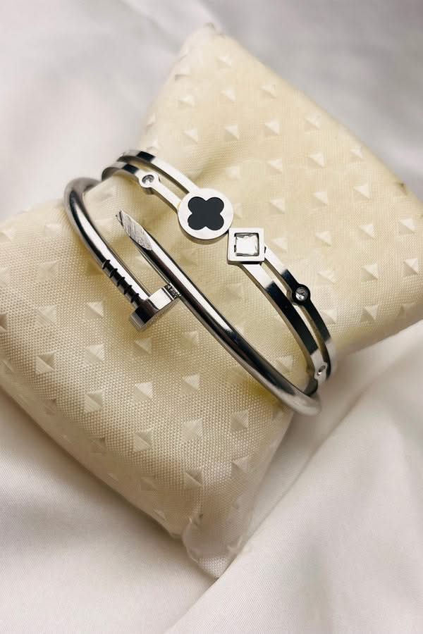 PACK OF 2 LUXE SILVER CLOVER D-NAIL